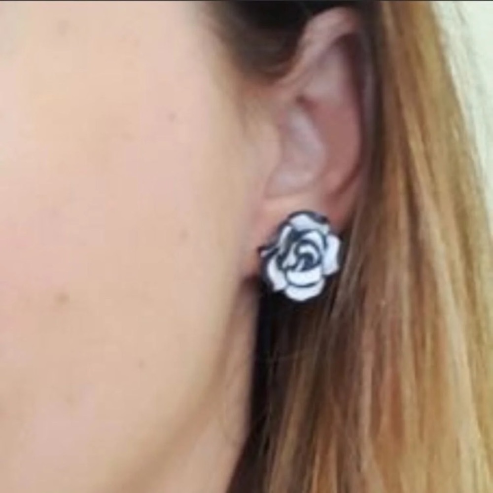 New! White Rose Stud Earrings - Picture 2 of 8